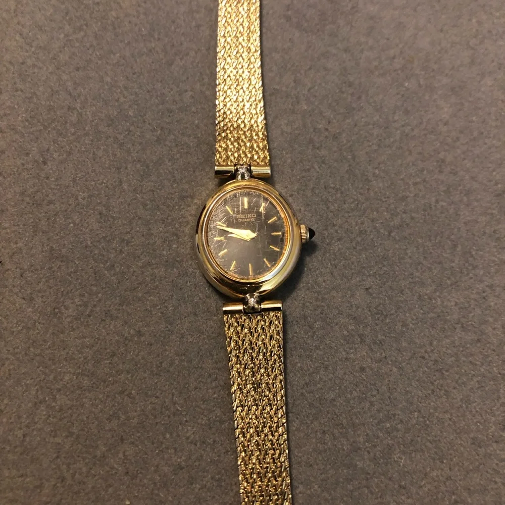 Vintage 1980s Seiko Women’s Watch Genuine Diamond Accents Gold-Toned Mesh Band